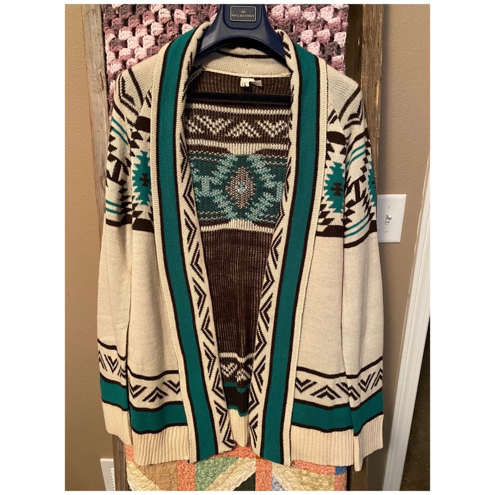 Gorgeous Aztec print sweater